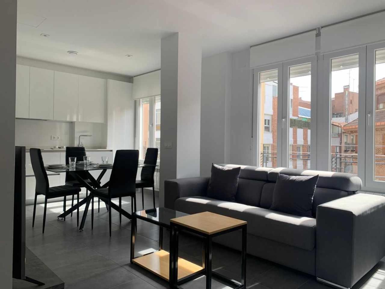 Ramon Y Cajal Suites De Luxe Леон Екстериор снимка