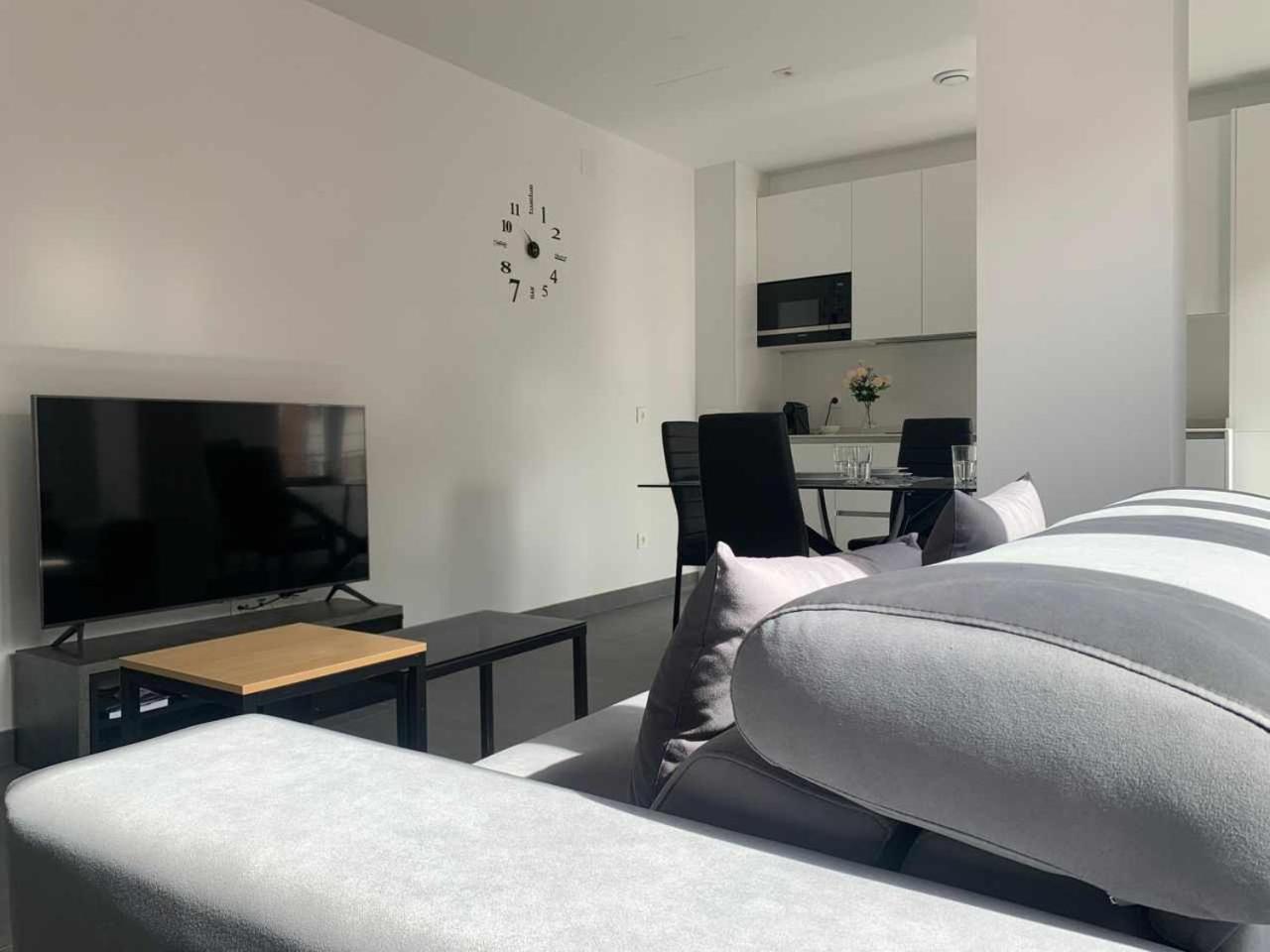 Ramon Y Cajal Suites De Luxe Леон Екстериор снимка