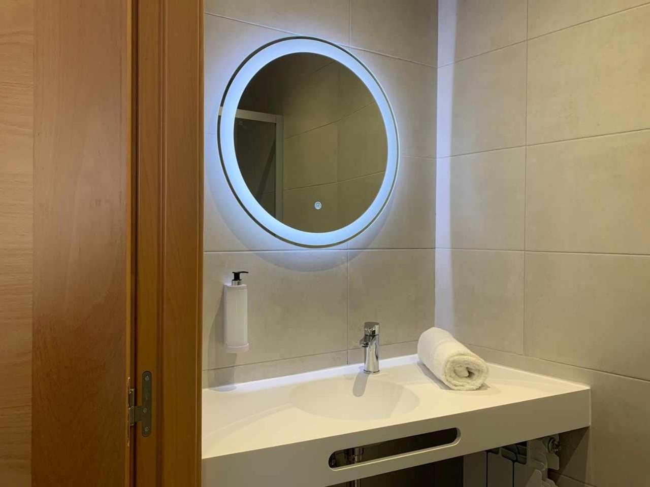 Ramon Y Cajal Suites De Luxe Леон Екстериор снимка