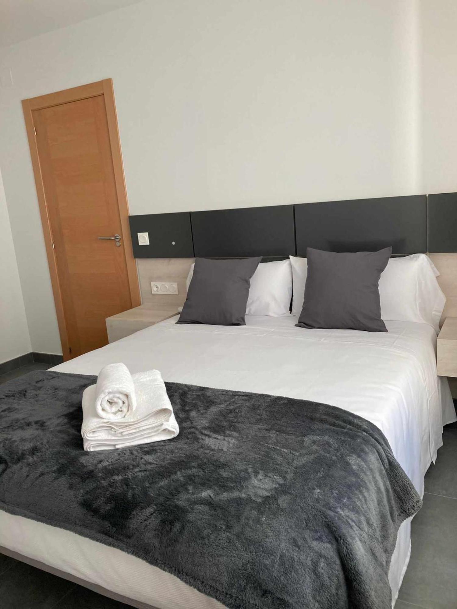 Ramon Y Cajal Suites De Luxe Леон Екстериор снимка