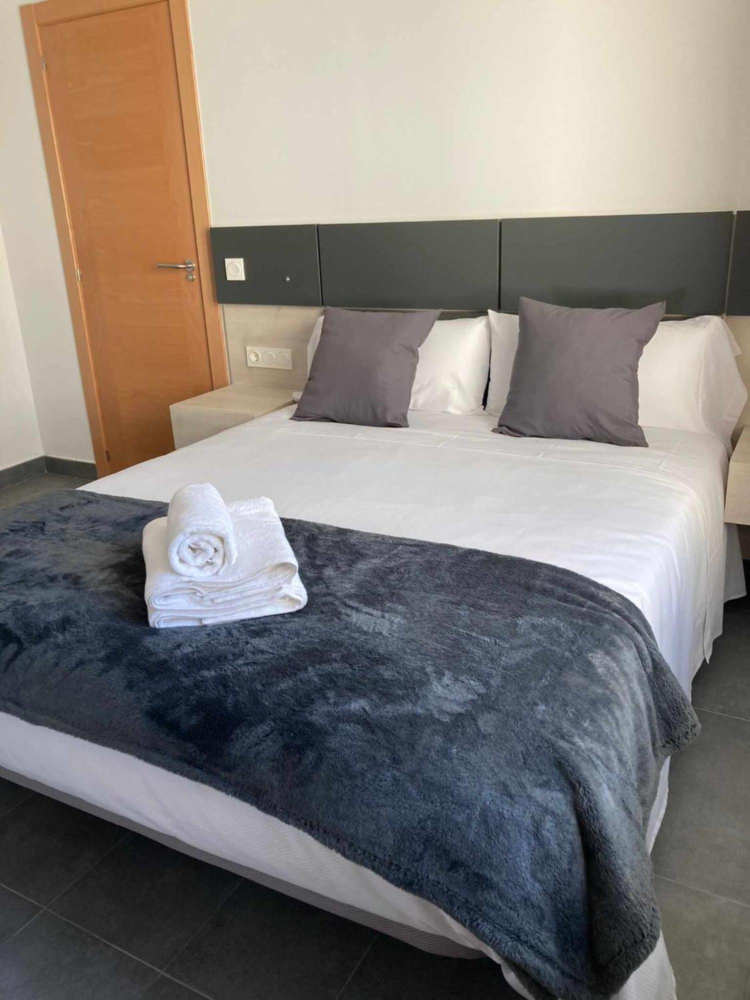 Ramon Y Cajal Suites De Luxe Леон Екстериор снимка